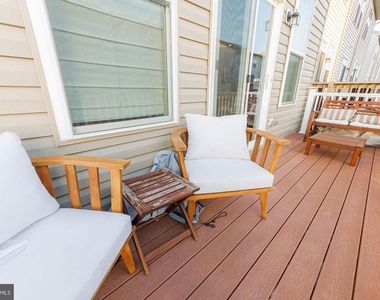 16201 Coolidge Avenue - Photo Thumbnail 8