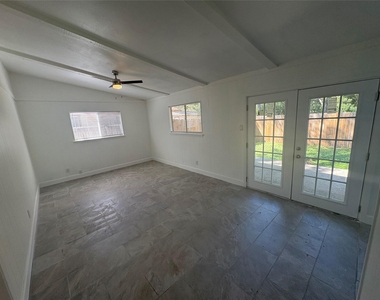 6220 Thurgood Ave - Photo Thumbnail 3