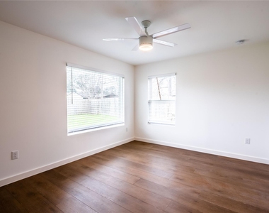 7104 Twin Crest Dr - Photo Thumbnail 11