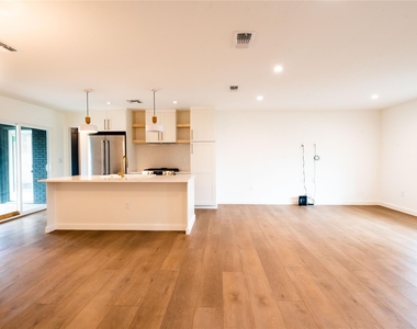7104 Twin Crest Dr - Photo Thumbnail 3