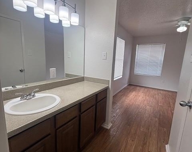 205 Craddock Ave - Photo Thumbnail 11