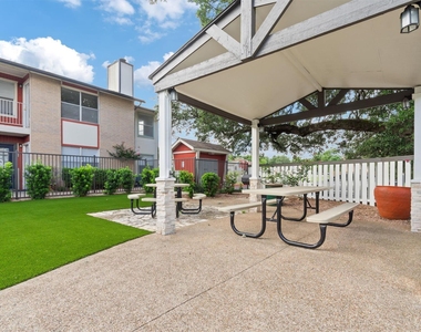 205 Craddock Ave - Photo Thumbnail 17