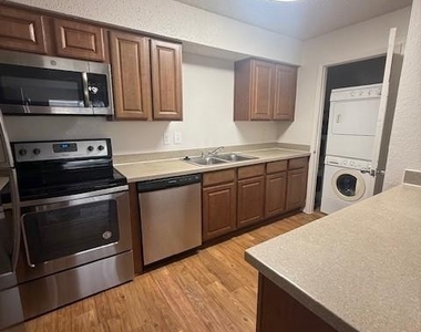 205 Craddock Ave - Photo Thumbnail 5