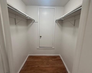 205 Craddock Ave - Photo Thumbnail 9