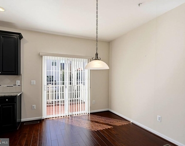 7224 Brinley Way - Photo Thumbnail 11