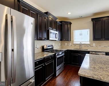 7224 Brinley Way - Photo Thumbnail 9