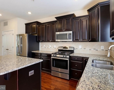 7224 Brinley Way - Photo Thumbnail 5