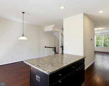7224 Brinley Way - Photo Thumbnail 10
