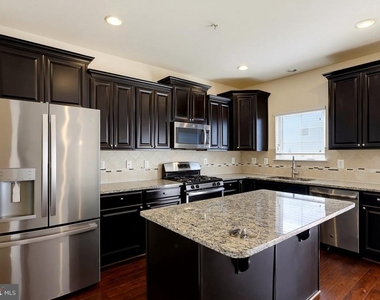 7224 Brinley Way - Photo Thumbnail 4