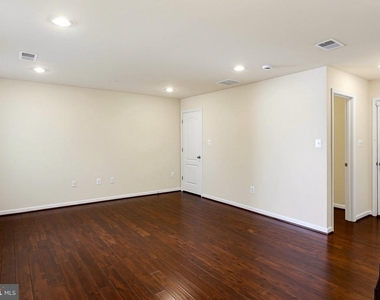 7224 Brinley Way - Photo Thumbnail 12