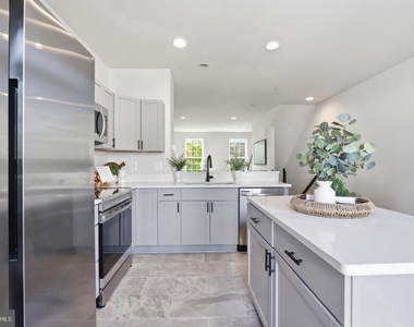 7109 Penny Lane - Photo Thumbnail 3