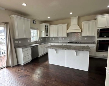 7154 Beaumont Place - Photo Thumbnail 13