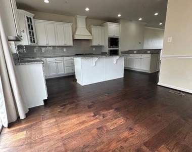 7154 Beaumont Place - Photo Thumbnail 12