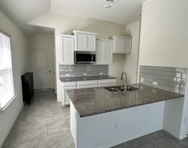 116 Krupp Ave - Photo Thumbnail 15