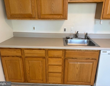 31 Aberdeen Avenue - Photo Thumbnail 2