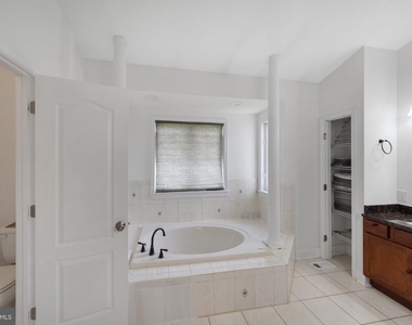 1122 Heaps Road - Photo Thumbnail 31