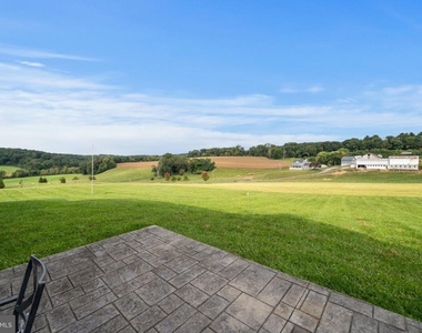 1122 Heaps Road - Photo Thumbnail 4