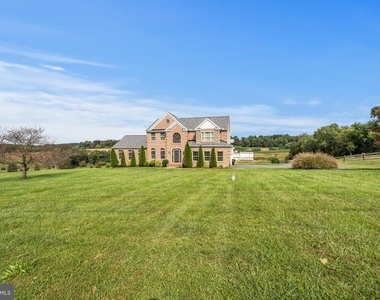 1122 Heaps Road - Photo Thumbnail 9
