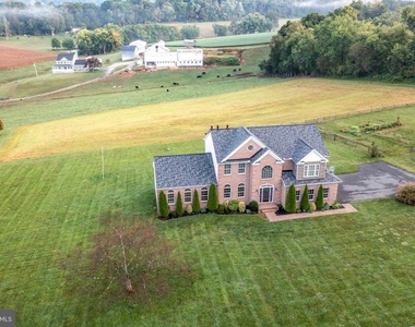 1122 Heaps Road - Photo Thumbnail 1