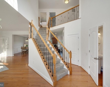 1122 Heaps Road - Photo Thumbnail 15
