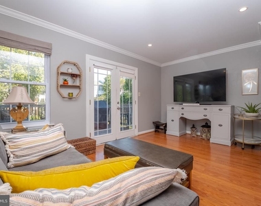 328 Sunray Court - Photo Thumbnail 4