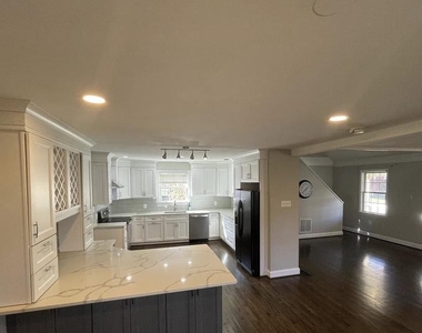 20 E George Street - Photo Thumbnail 3