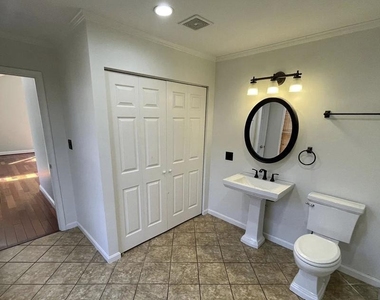 20 E George Street - Photo Thumbnail 8