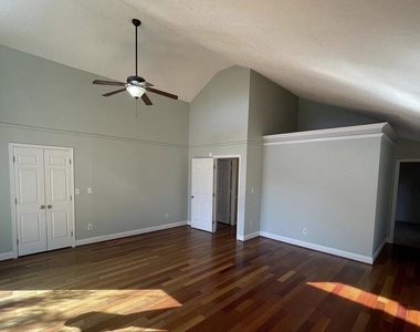 20 E George Street - Photo Thumbnail 9