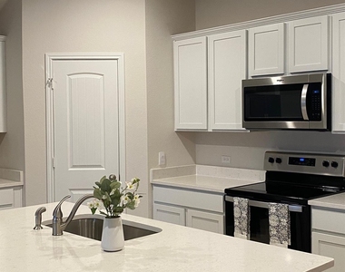 324 Heatherwood Ter - Photo Thumbnail 2