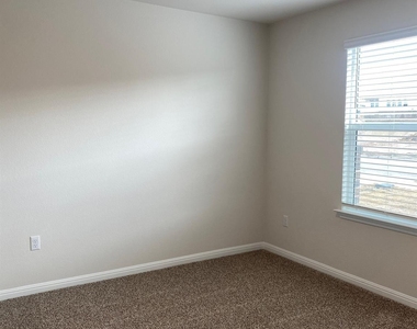 324 Heatherwood Ter - Photo Thumbnail 9