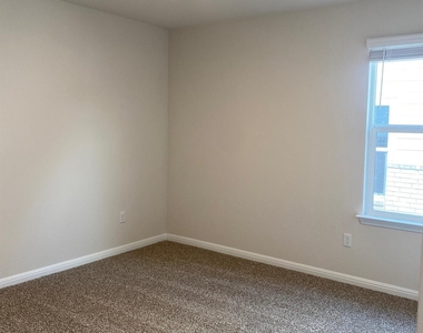 324 Heatherwood Ter - Photo Thumbnail 13