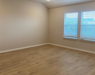 324 Heatherwood Ter - Photo Thumbnail 5