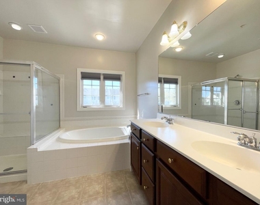 3870 Carriage Hill Drive - Photo Thumbnail 21