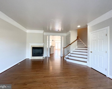 3870 Carriage Hill Drive - Photo Thumbnail 4