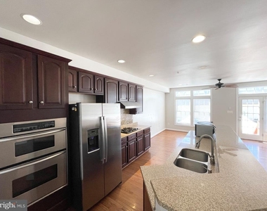 3870 Carriage Hill Drive - Photo Thumbnail 6