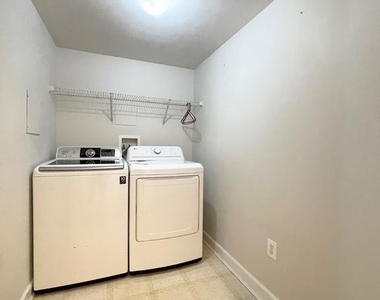 3870 Carriage Hill Drive - Photo Thumbnail 17