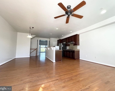 3870 Carriage Hill Drive - Photo Thumbnail 9