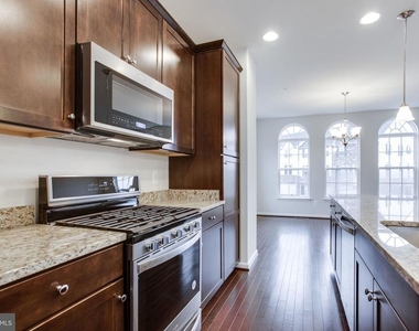 6225 Posey Street - Photo Thumbnail 4