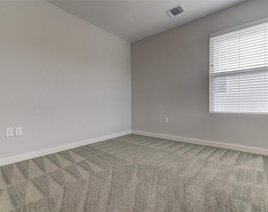 1904 Bunche Rd - Photo Thumbnail 15