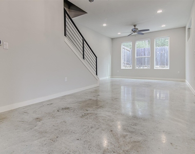 1904 Bunche Rd - Photo Thumbnail 8