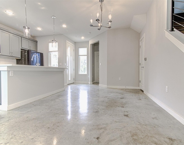 1904 Bunche Rd - Photo Thumbnail 5