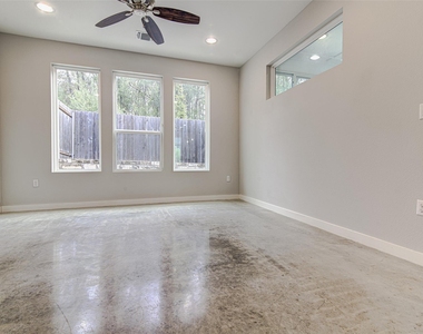 1904 Bunche Rd - Photo Thumbnail 4
