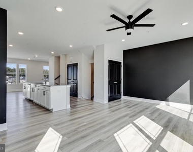 6894 Barrowfield Place - Photo Thumbnail 3