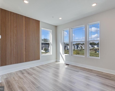 6894 Barrowfield Place - Photo Thumbnail 5