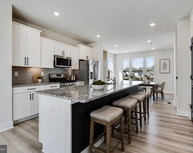 6894 Barrowfield Place - Photo Thumbnail 9
