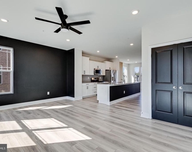 6894 Barrowfield Place - Photo Thumbnail 14