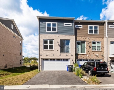 6894 Barrowfield Place - Photo Thumbnail 2