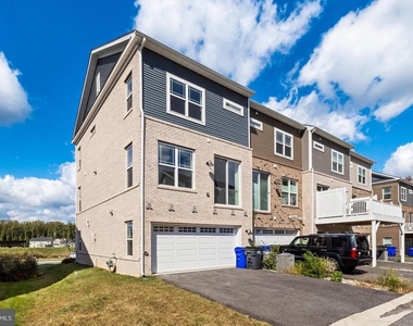 6894 Barrowfield Place - Photo Thumbnail 1