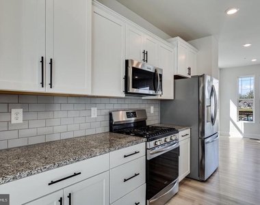 6894 Barrowfield Place - Photo Thumbnail 12