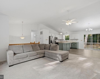 11516 Deadwood Drive - Photo Thumbnail 7